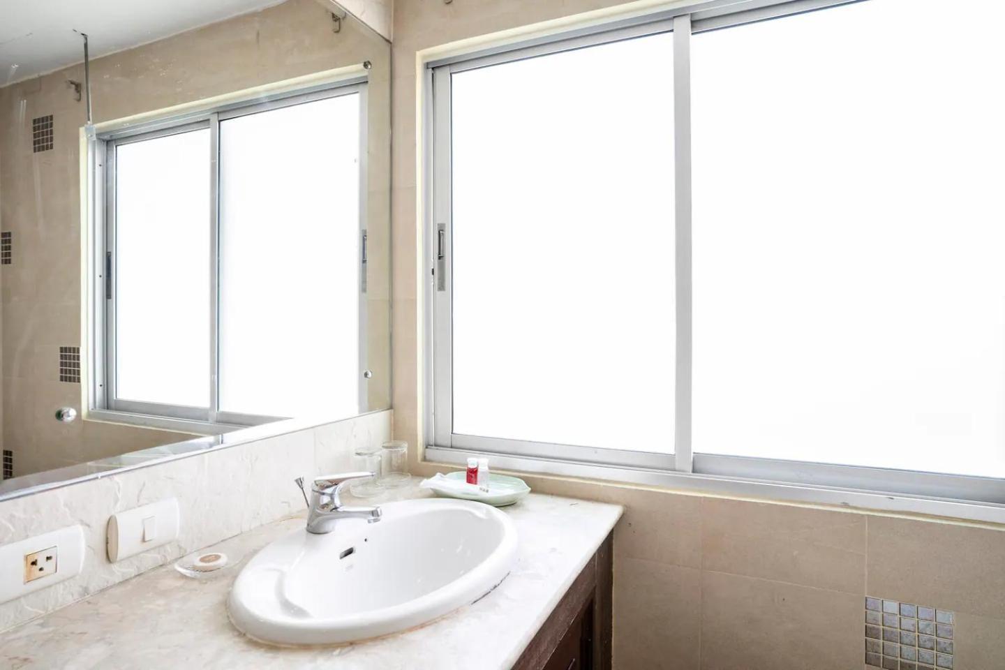 Nara Suite Residence Банкок Екстериор снимка