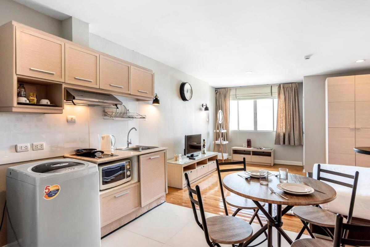 Nara Suite Residence Банкок Екстериор снимка