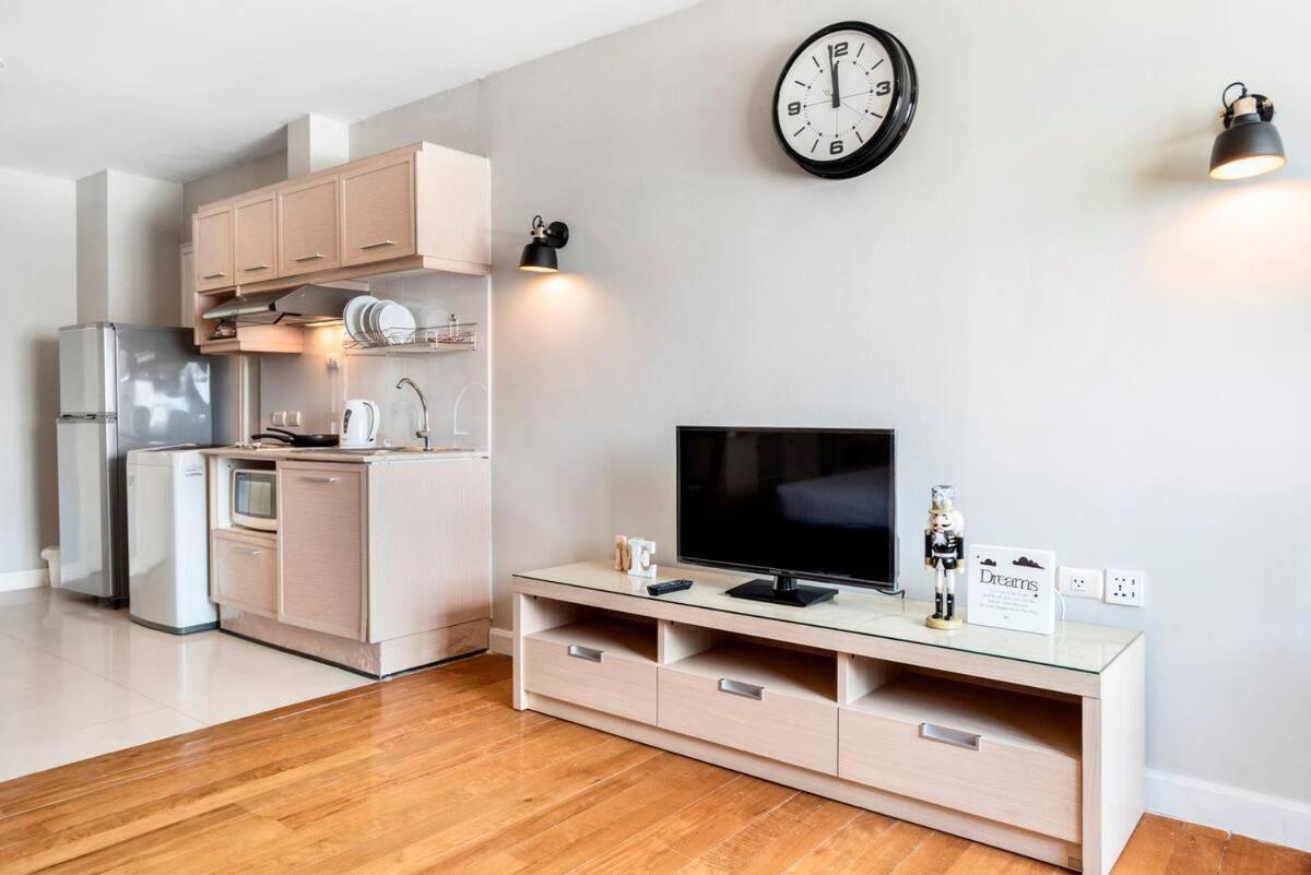 Nara Suite Residence Банкок Екстериор снимка