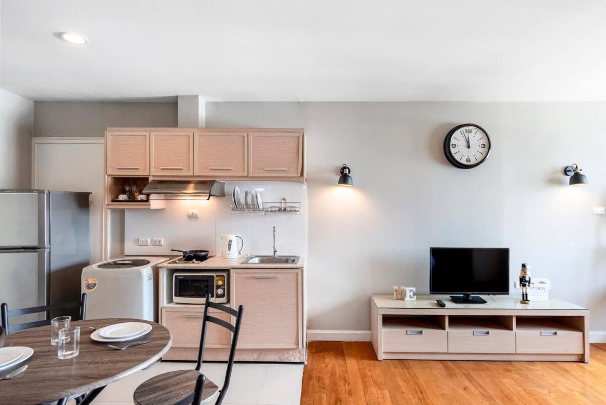 Nara Suite Residence Банкок Екстериор снимка