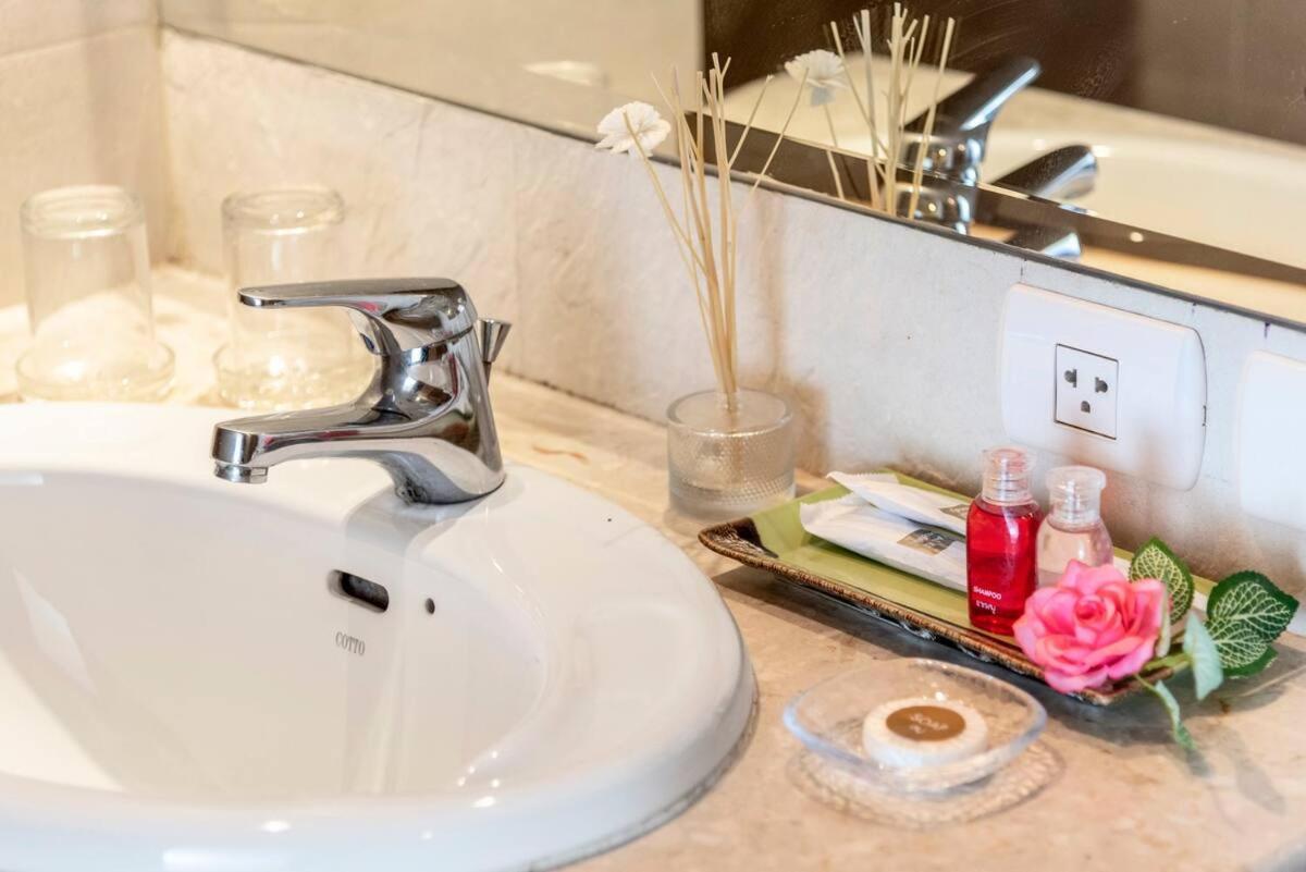 Nara Suite Residence Банкок Екстериор снимка