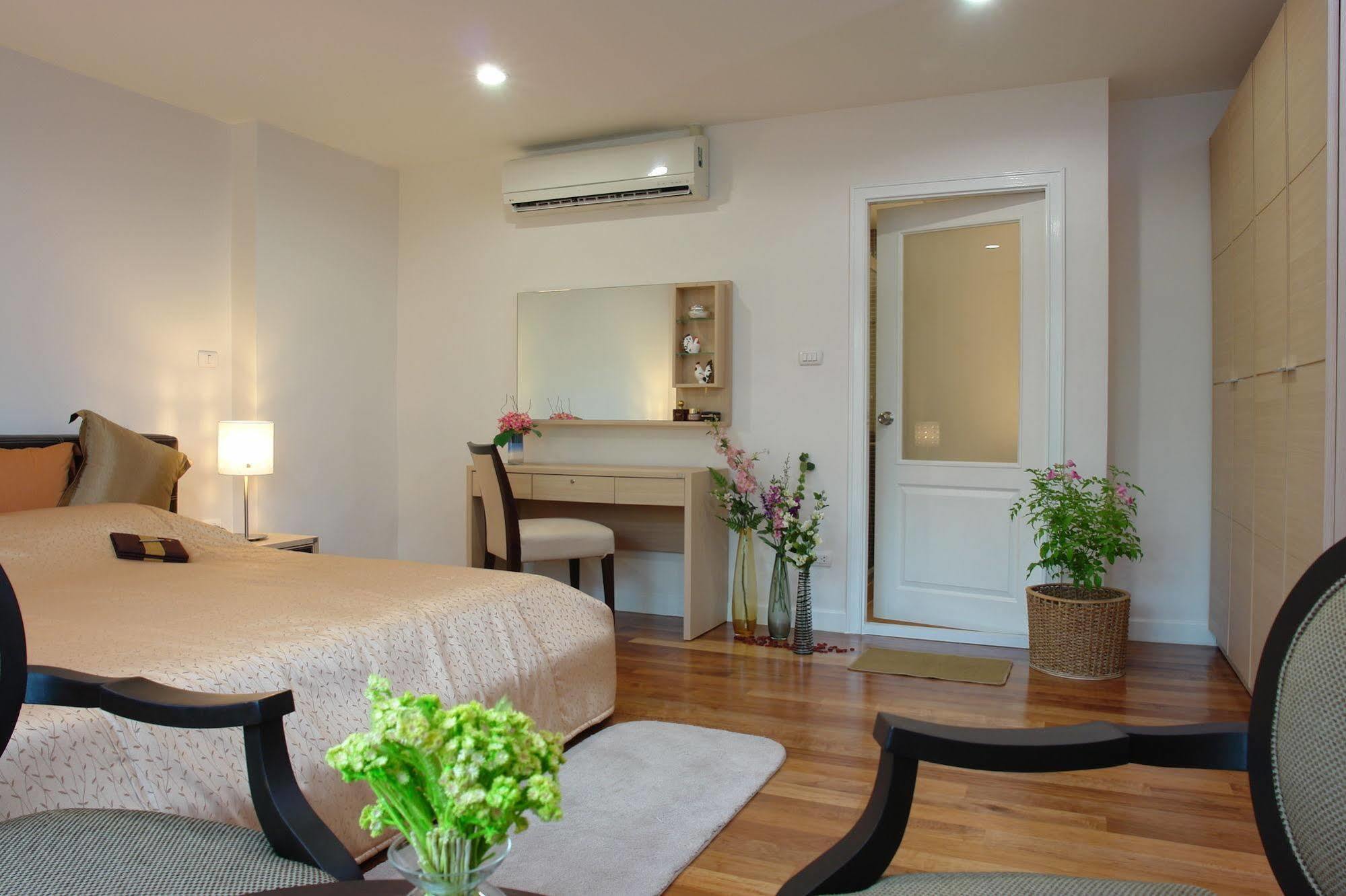 Nara Suite Residence Банкок Екстериор снимка