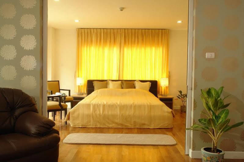 Nara Suite Residence Банкок Екстериор снимка